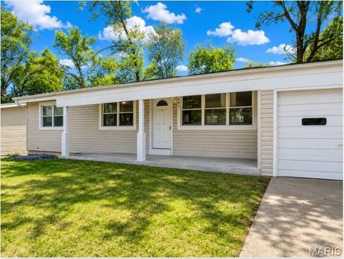 842 Holiday Ave, Hazelwood, MO, 63042-3324 | Card Image