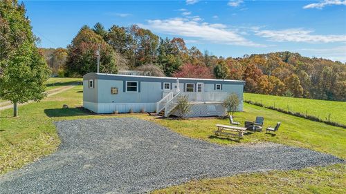 986 Wagoner Access Rd, Jefferson, NC, 28640-9027 | Card Image