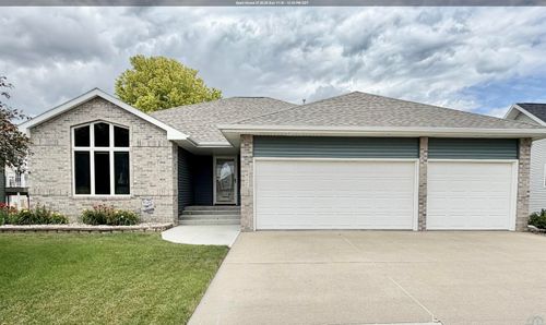 417 Barrington Dr, Sergeant Bluff, IA, 51054-8924 | Card Image