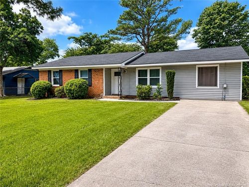 6537 Vineyard Dr, Fayetteville, NC, 28304-4610 | Card Image