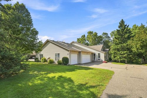 132 Wedgewood Ct, Mahtomedi, MN, 55115-2705 | Card Image