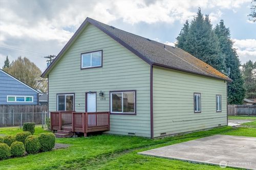 1215 30th Ave, Longview, WA, 98632-2742 | Card Image