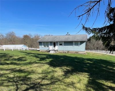 View of front facade featuring a front yard | Image 1