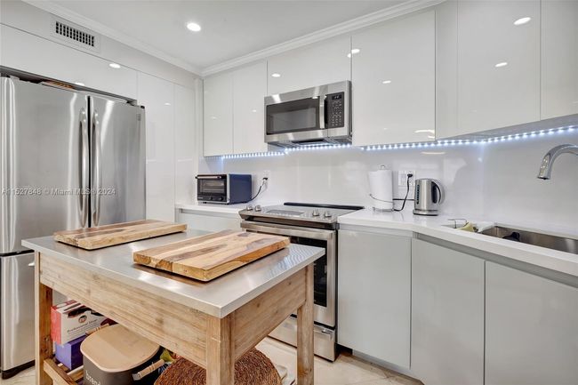 APT-408 - 1408 Brickell Bay Dr, Condo with 2 bedrooms, 3 bathrooms and null parking in Miami FL | Image 11