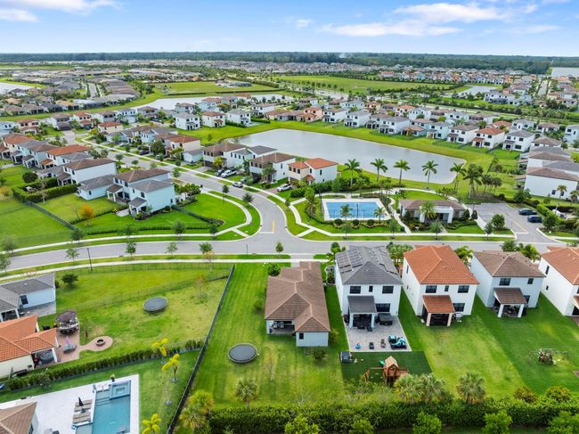 16450 Sandy Shore Dr, House other with 2 bedrooms, 2 bathrooms and null parking in Westlake FL | Image 32