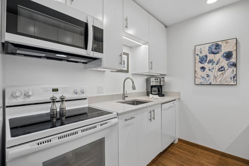 303-35 Nathan Ln N, Plymouth, MN, 55441-6359 | Card Image