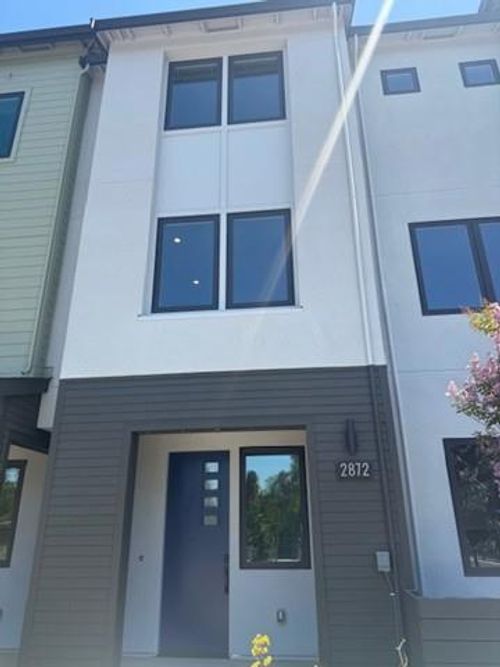 2870 Josephine Ln, Palo Alto, CA, 94303-3807 | Card Image