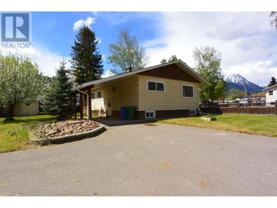 1240 Winnipeg St, House other with 5 bedrooms, 2 bathrooms and null parking in Smithers BC | Image 2