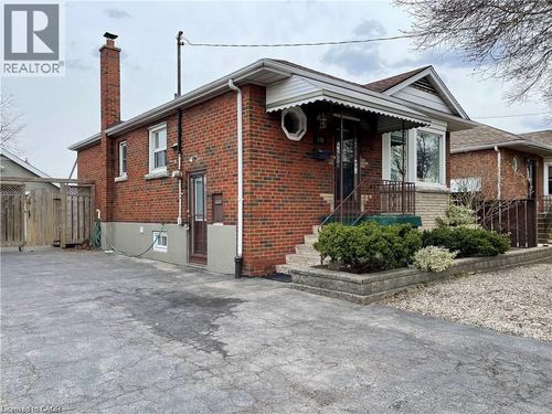 upper-159 E 32nd Street, Hamilton, ON, L8V3S1 | Card Image