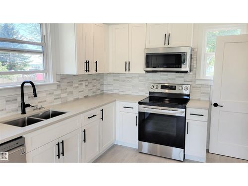 5020 49 St, Two Hills, AB, T0B4K0 | Card Image