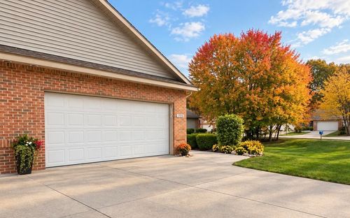 17570 Park Place Cir, Spring Lake, MI, 49456-9147 | Card Image