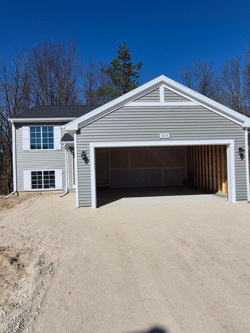 1008 Cedarwood Dr, Greenville, MI, 48838-2647 | Card Image