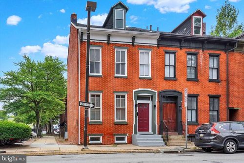 238 W Philadelphia St, YORK, PA, 17401-2951 | Card Image