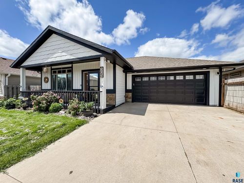 305 S Spring Pl, Brandon, SD, 57005-6676 | Card Image