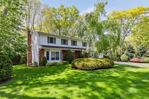 18 Stuyvesant Cir E, East Setauket, NY, 11733-1010 | Card Image