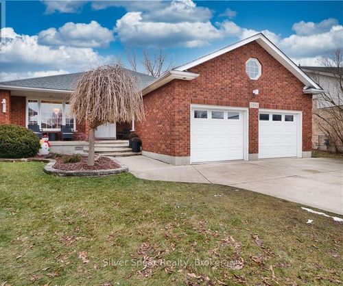 7594 Canterbury Cres, Niagara Falls, ON, L2H3E7 | Card Image