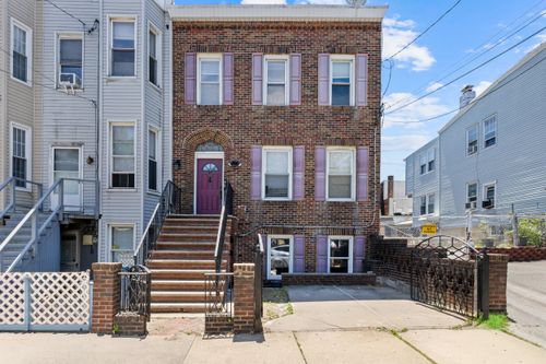 27 Lincoln St, Jersey City, NJ, 07307-2939 | Card Image
