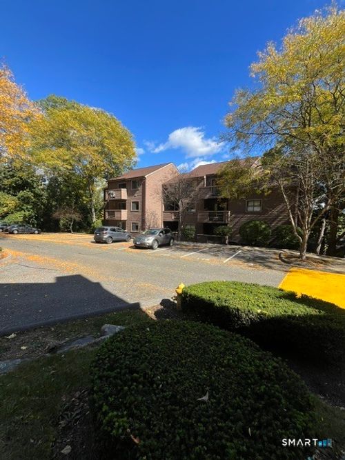 20b2-166 Old Brookfield Rd, Danbury, CT, 06811-4048 | Card Image