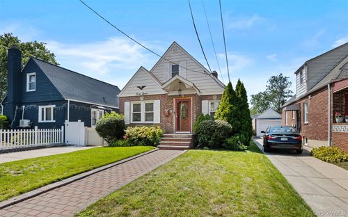 47 Alden Ave, Valley Stream, NY, 11580-1003 | Card Image