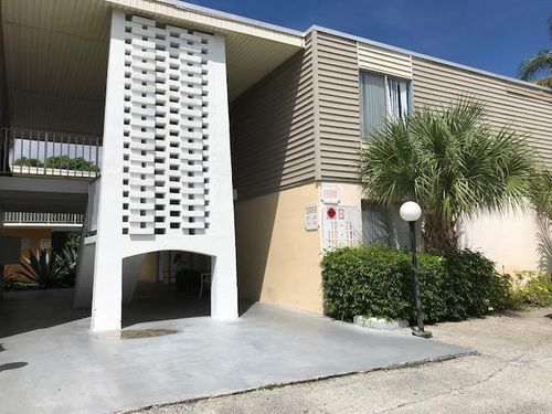b211-1500 Crescent Cir, Lake Park, FL, 33403-2234 | Card Image