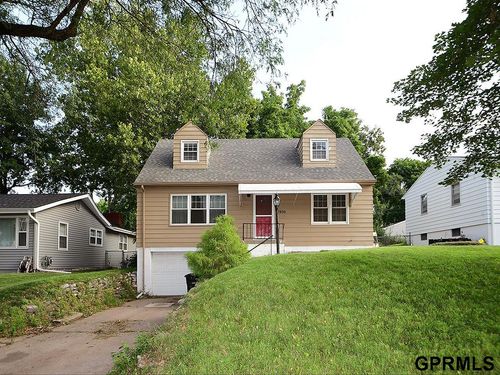 7930 Grover St, Omaha, NE, 68124-3330 | Card Image