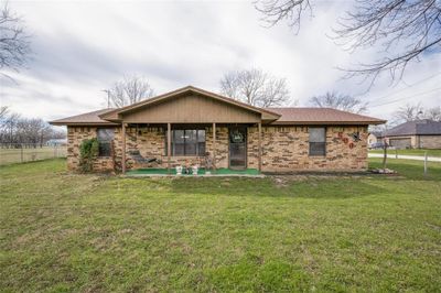 Front of property with a yard | Image 1