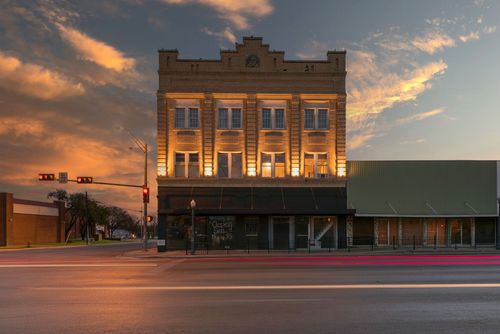 100 W Central Ave, Comanche, TX, 76442-3215 | Card Image