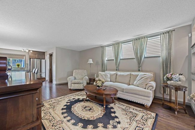 41 Legacy Gate Se, Home with 3 bedrooms, 4 bathrooms and 2 parking in Calgary AB | Image 5