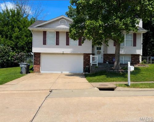 33 Royal Oaks Dr, O Fallon, MO, 63366-1025 | Card Image