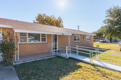 341 S Main St, Trent, TX, 79561-4165 | Card Image