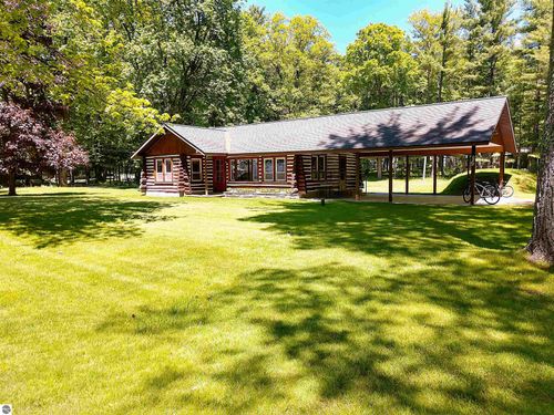 8646 Deadstream Rd, Honor, MI, 49640-9771 | Card Image
