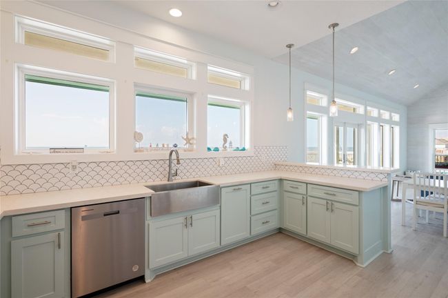 852 Lazy Ln, House other with 4 bedrooms, 3 bathrooms and 1 parking in Crystal Beach TX | Image 13