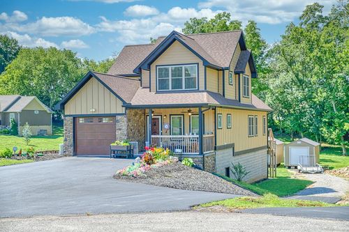 201 Peaceful Ln, Sparta, TN, 38583-9816 | Card Image