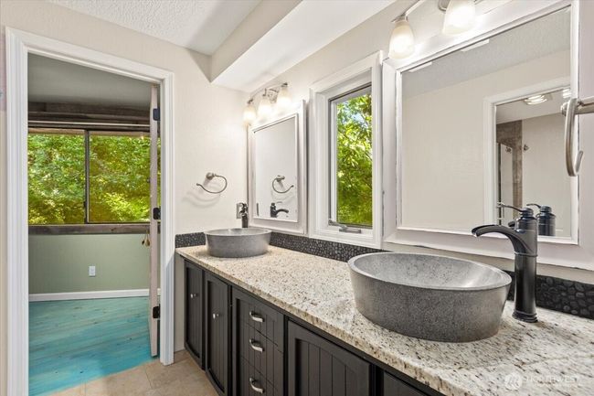 Primary bath with walk-in closet | Image 18
