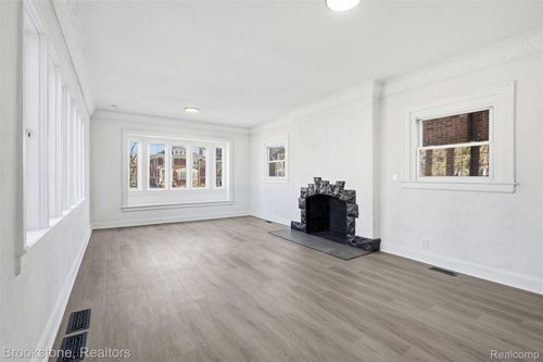 8951 La Salle Blvd, Detroit, MI, 48206-2245 | Card Image