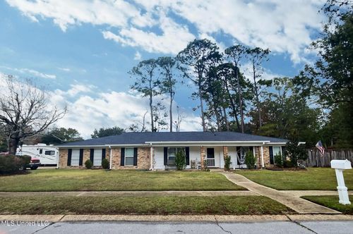 1400 Sussex Dr, Ocean Springs, MS, 39564-3329 | Card Image