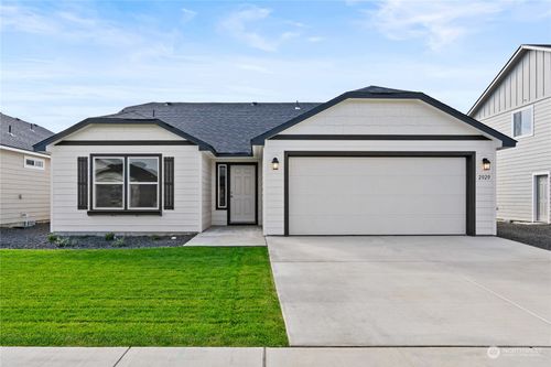 1918 Hickory Road, Moses Lake, WA, 98837 | Card Image