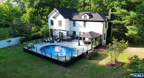 205 Davis Ave, Hackensack, NJ, 07601-1619 | Card Image