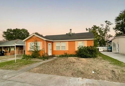 2329 Lyndell Dr, Chalmette, LA, 70043-5312 | Card Image