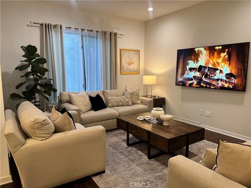 218-21 Gramercy, Irvine, CA, 92612-0008 | Card Image