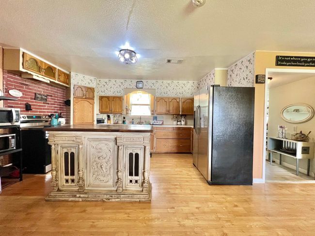1209 Highway 73, House other with 3 bedrooms, 2 bathrooms and null parking in Winnie TX | Image 5