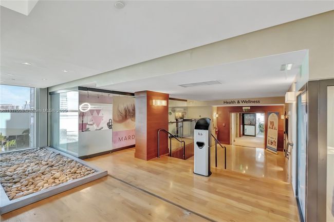 APT-405 - 6799 Collins Ave, Condo with 3 bedrooms, 3 bathrooms and null parking in Miami Beach FL | Image 20
