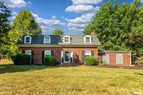 27 Pinewood Dr, Carbondale, IL, 62901-5222 | Card Image