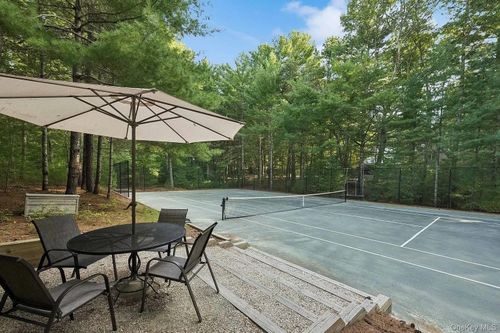 33 Oak Hill Ln, East Hampton, NY, 11937-2510 | Card Image