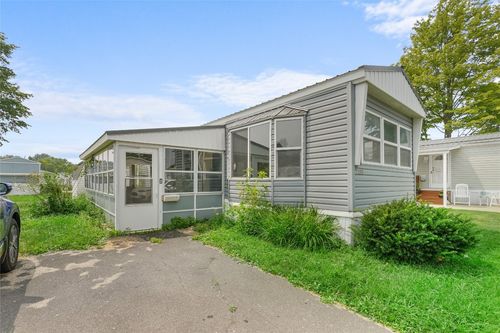 2718 E Park Ln, Erie, PA, 16506-1424 | Card Image