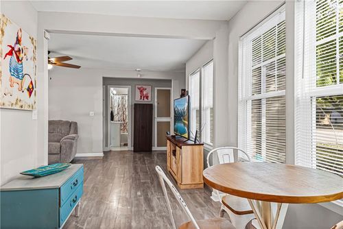 210 Ne Maple St, Lee's Summit, MO, 64063-2027 | Card Image