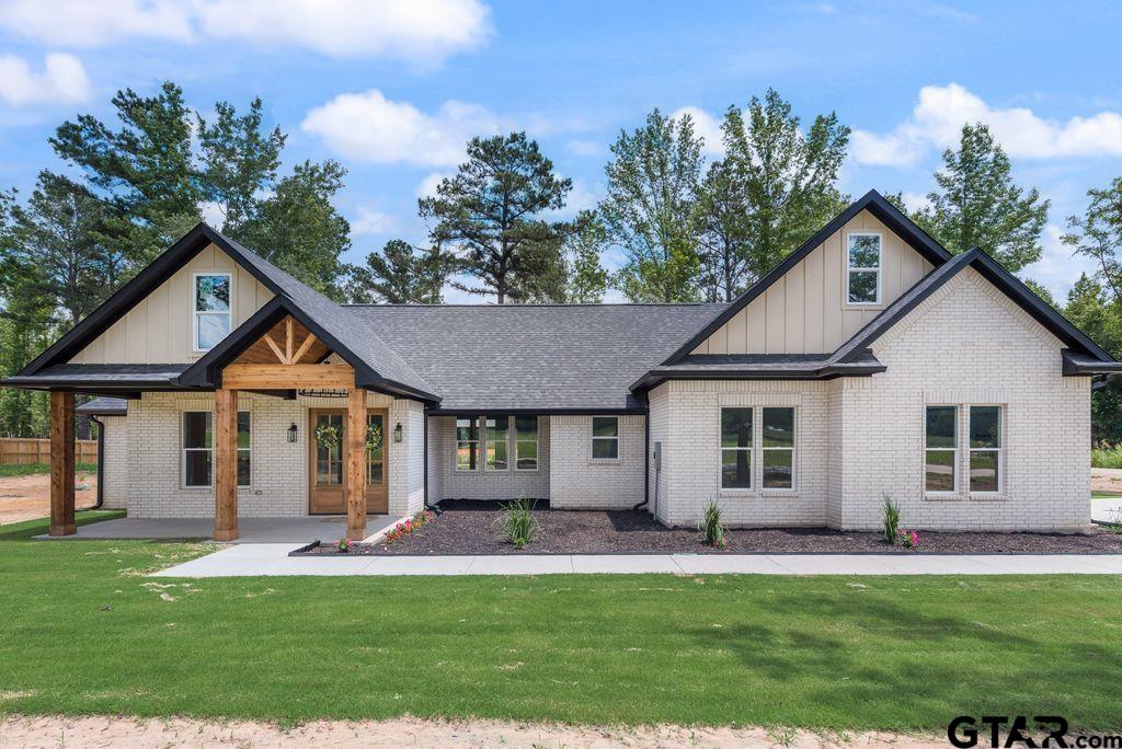 Residential in Lindale