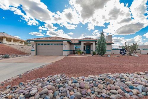 508 N Sierra Vista Dr, Wickenburg, AZ, 85390-3253 | Card Image