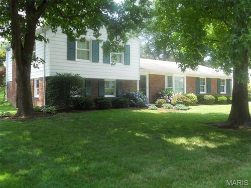 329 Nantucket Dr, Ballwin, MO, 63011-3113 | Card Image