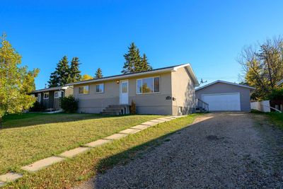 11101 96 A St, House detached with 2 bedrooms, 2 bathrooms and 4 parking in Grande Prairie AB | Image 1